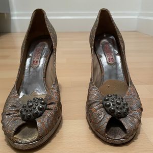 Silver and brown Guillaume Hungary heels